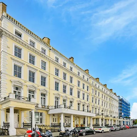 Lee Abbey London Hostel